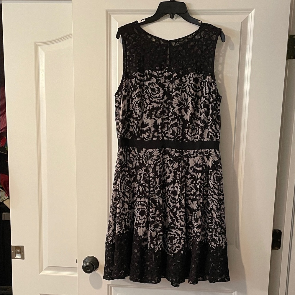 Ann Taylor Black and White Floral Lace Midi Dress
